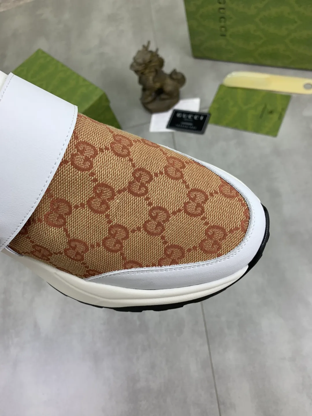 Men's Men's Shoes P440 💰[New Style] 🆘 The latest model from Gucci's official website🎁Classic casual and fashionable men's shoes👟Hot style💥The style is simple and elegant, exclusive for trendy men. Unique official website latest brand elements👑Gucci original decoration, fashionable and generous, the fabric is made of original soft calfskin➕Comfortable soft sheepskin lining ✅The official website specifies wear-resistant foam outsole_full of elasticity, classic model taken in real life🎬Color: 3️⃣colors available😍Number: 38-44